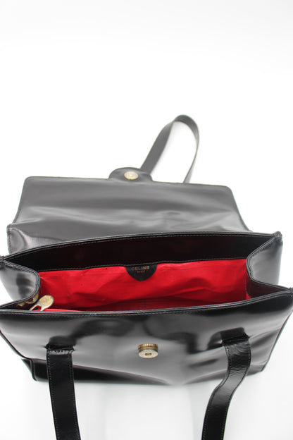 Axelväska i lackläder